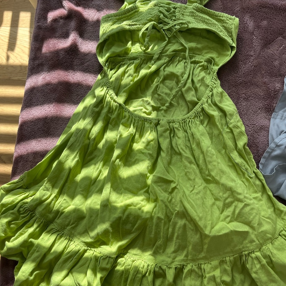 Green dress - Picture 2 of 3